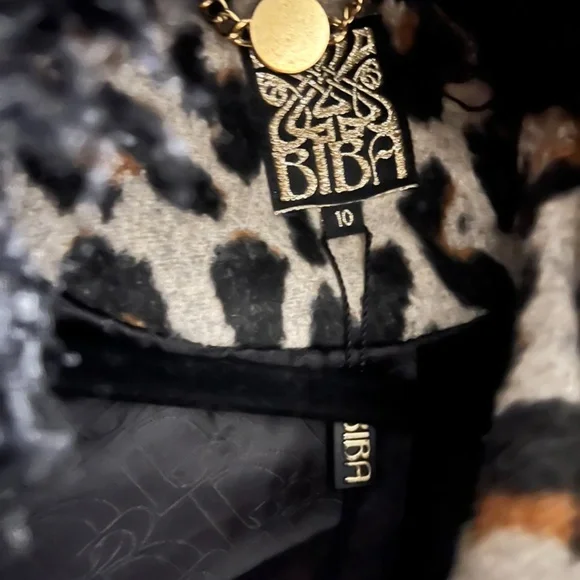 LEOPARD PRINT BLACK FUR LINED 'BIBA' JACKET. - Picture 3 of 4